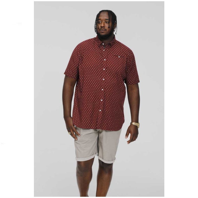 D555 DUNSTABLE SHORT SLEEVE MICRO ALL OVER PRINT SHIRT WITH HIDDEN BUTTON DOWN COLLAR BURGUNDY